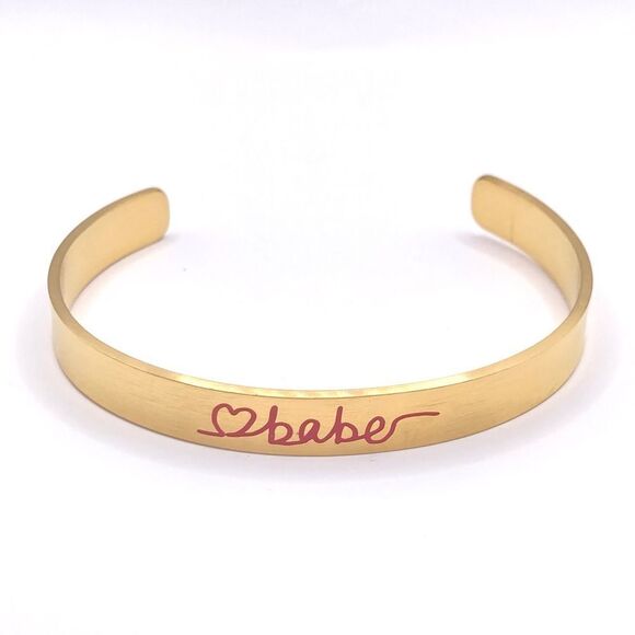 Minimalist gold babe message cuff bracelet - Picture 2 of 4